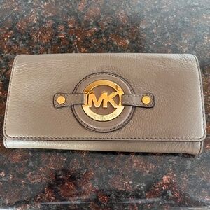 Women’s Michael Kors Wallet Gray with Gold Chrome